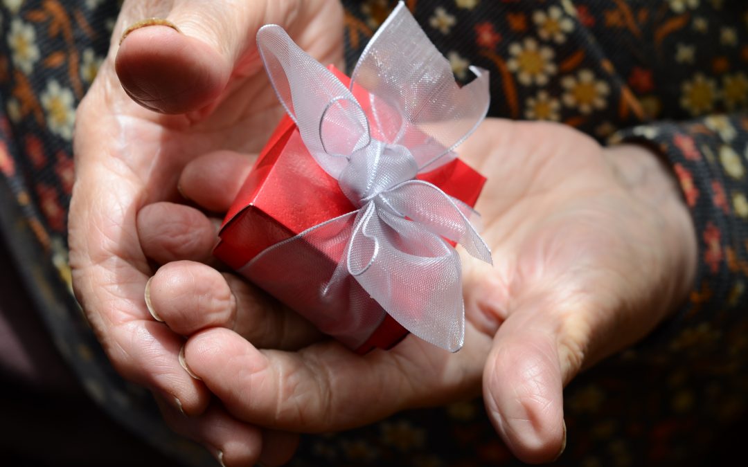 Christmas Gift Ideas for Someone with Alzheimer’s or Dementia