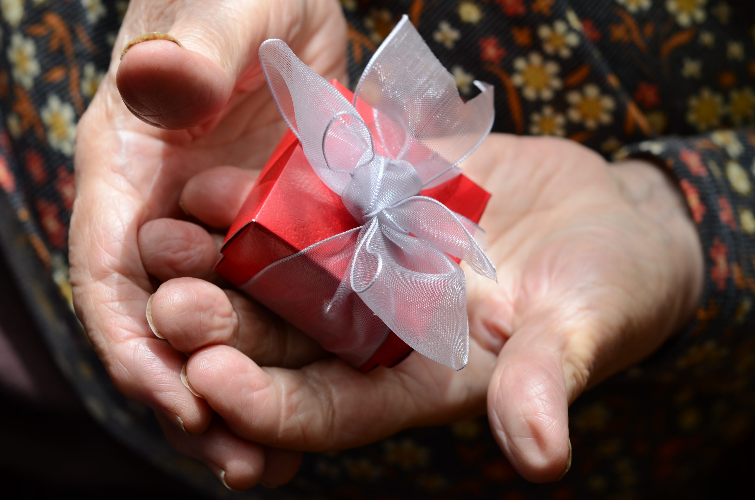 Christmas gift ideas for someone with Alzheimer's or dementia